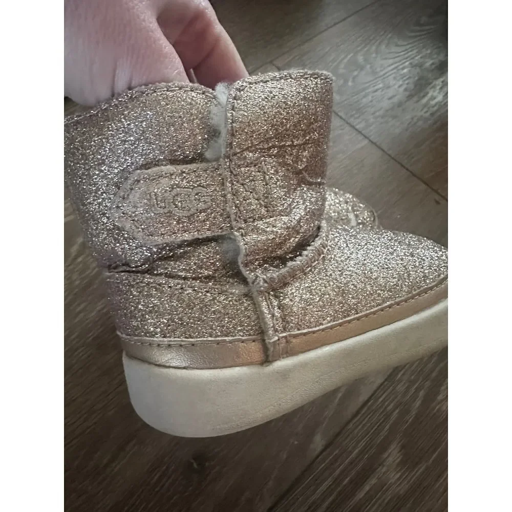 Uggs gold glitter baby boots warm fur lined‎ 4/5